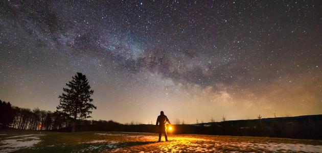 صورة الفرق بين علم الفلك والتنجيم