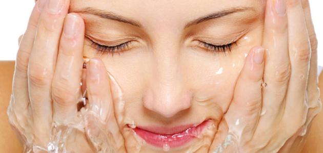 صورة فوائد غسل الوجه بالماء والملح