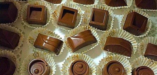 صورة طريقة عمل قوالب الشوكولاتة المحشوة