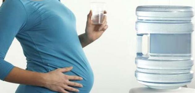 صورة هل نقص الماء يؤثر على الجنين في الشهر التاسع