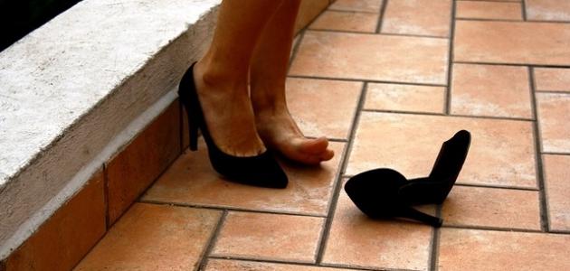 أسباب ألم كعب الرجل اليسرى أسباب ألم كعب الرجل اليسرى