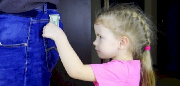 أسباب السرقة عند الأطفال