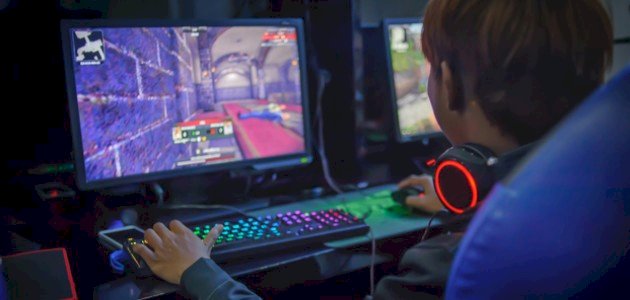 أضرار الألعاب الإلكترونية وفوائدها
