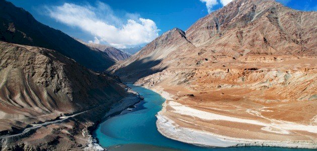 أين يصب نهر السند