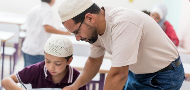 احترام المعلم واجب ديني احترام المعلم واجب ديني