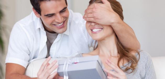 التعبير عن الحب بطريقة غير مباشرة التعبير عن الحب بطريقة غير مباشرة