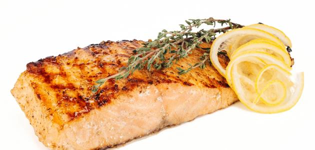 سمك السلمون بالفرن سمك السلمون بالفرن