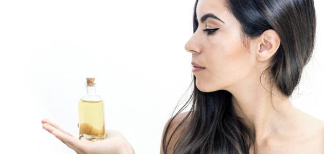 طريقة استعمال زيت الخروع للشعر طريقة استعمال زيت الخروع للشعر