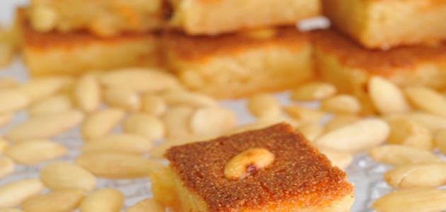 طريقة البسبوسة بالقشطة والمكسرات طريقة البسبوسة بالقشطة والمكسرات