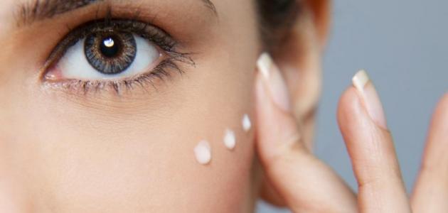 طريقة تبيض تحت العينين طريقة تبيض تحت العينين