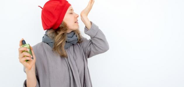 طريقة تثبيت العطر على الجسم طريقة تثبيت العطر على الجسم