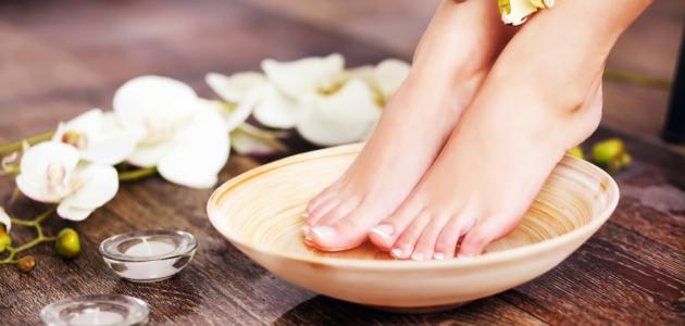 طريقة تنعيم كعب القدم طريقة تنعيم كعب القدم