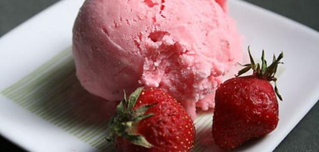 طريقة عمل آيس كريم بالفراولة