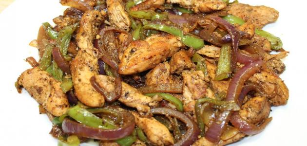 طريقة عمل الدجاج بالبصل والفلفل طريقة عمل الدجاج بالبصل والفلفل