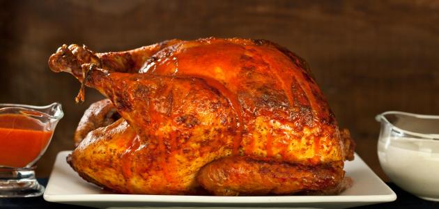 طريقة عمل الديك الرومي في الفرن طريقة عمل الديك الرومي في الفرن