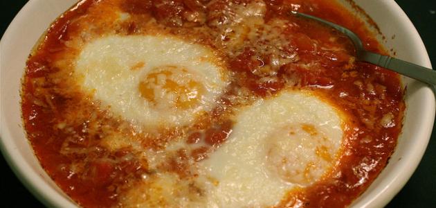 طريقة عمل بيض بالطماطم طريقة عمل بيض بالطماطم