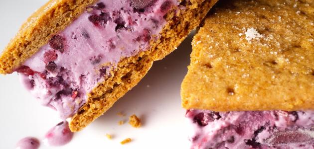 طريقة عمل ساندويش آيس كريم طريقة عمل ساندويش آيس كريم