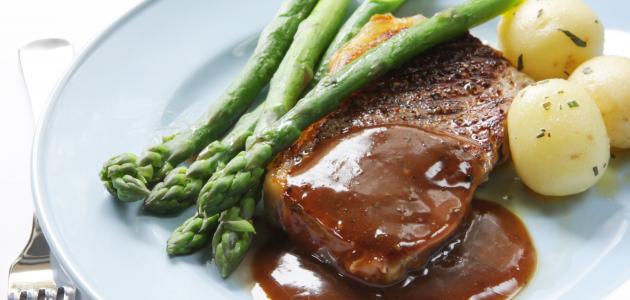 طريقة عمل ستيك اللحم بالصلصة البنية طريقة عمل ستيك اللحم بالصلصة البنية