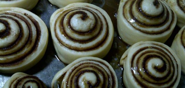 طريقة عمل عجينة السينابون الهشة طريقة عمل عجينة السينابون الهشة