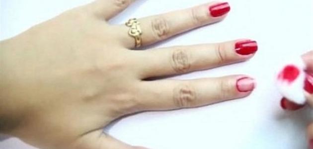 طريقة لإزالة طلاء الأظافر طريقة لإزالة طلاء الأظافر