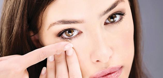 طريقة لبس العدسات للمبتدئين طريقة لبس العدسات للمبتدئين