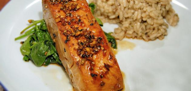 عمل سمك السلمون بالفرن عمل سمك السلمون بالفرن