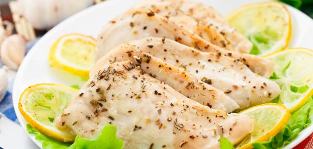 عمل صدور الدجاج بالليمون والثوم عمل صدور الدجاج بالليمون والثوم