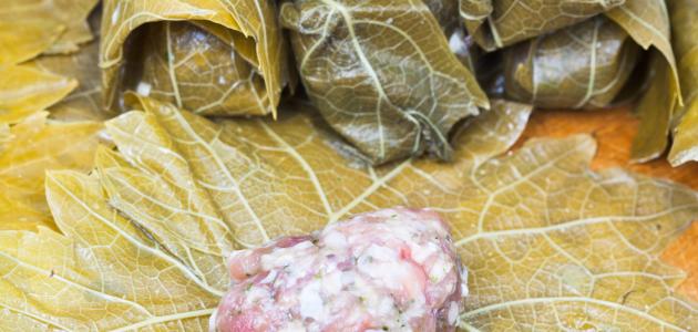 عمل ورق العنب باللحمة عمل ورق العنب باللحمة
