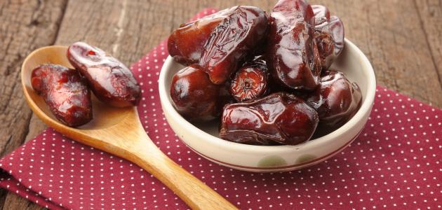 فوائد أكل التمر على الريق