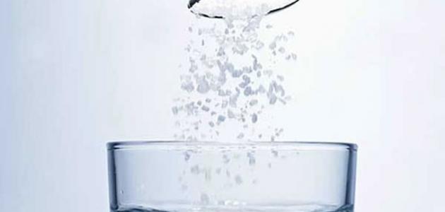 فوائد المضمضة بالماء والملح للأسنان فوائد المضمضة بالماء والملح للأسنان