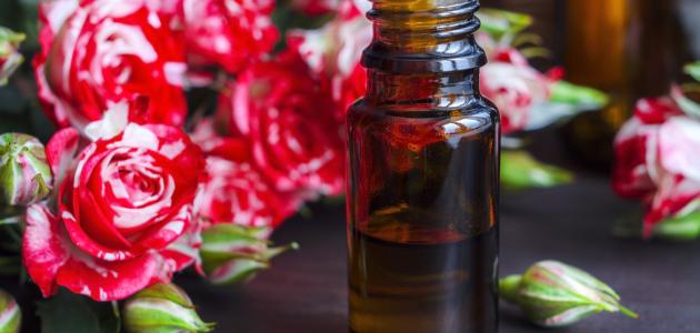 فوائد زيت الورد للتبييض فوائد زيت الورد للتبييض