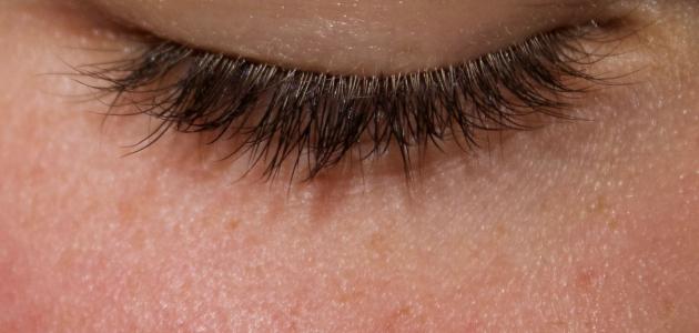 كيفية إزالة الرموش الصناعية الدائمة كيفية إزالة الرموش الصناعية الدائمة