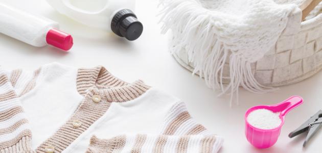 كيفية إزالة الصمغ عن الملابس كيفية إزالة الصمغ عن الملابس