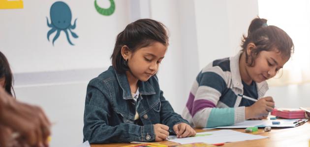 كيفية التعامل مع الأطفال في المدرسة كيفية التعامل مع الأطفال في المدرسة