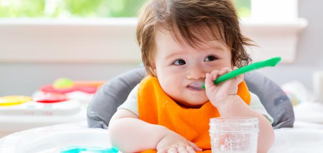 كيفية تغذية الطفل الرضيع كيفية تغذية الطفل الرضيع