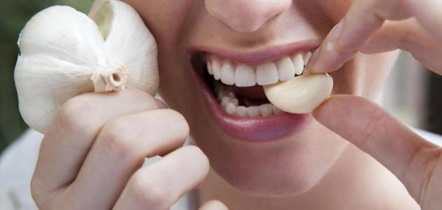 كيفية علاج حب الشباب بالثوم كيفية علاج حب الشباب بالثوم