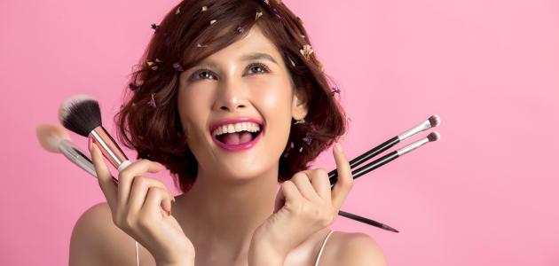 كيف أبدو أصغر سناً بشكل طبيعي كيف أبدو أصغر سناً بشكل طبيعي