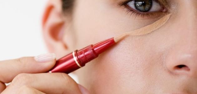 كيف أخفي الهالات السوداء بالمكياج كيف أخفي الهالات السوداء بالمكياج