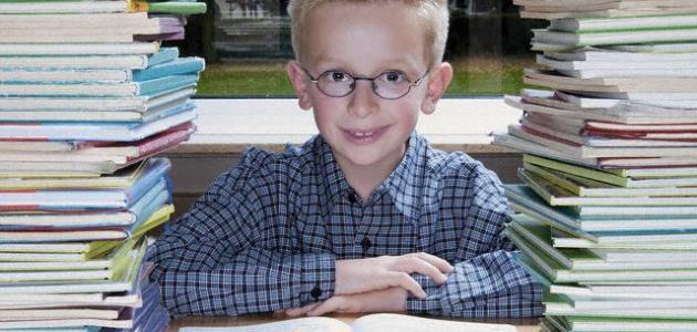 كيف تجعل طفلك متفوقاً دراسياً كيف تجعل طفلك متفوقاً دراسياً