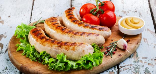 كيف يصنع نقانق الدجاج كيف يصنع نقانق الدجاج