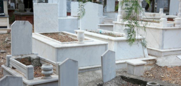 كيف يعيش الميت حياة البرزخ