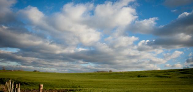 لماذا نرى لون السماء أزرق لماذا نرى لون السماء أزرق