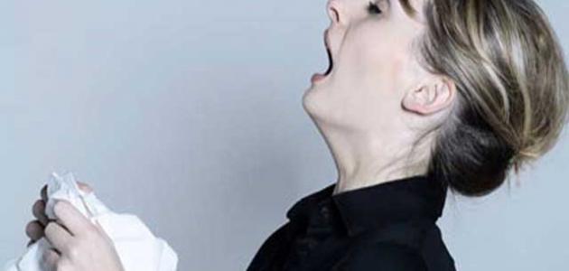 ما أسباب العطس