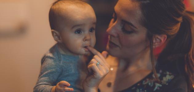 متى يبدأ التسنين لدى الرضع متى يبدأ التسنين لدى الرضع