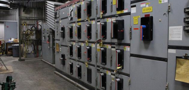 مكونات لوحة التوزيع الكهربائية