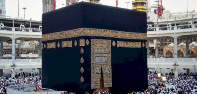 من أول من بنى الكعبة