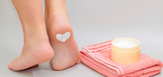 وصفات لتنعيم القدمين وصفات لتنعيم القدمين