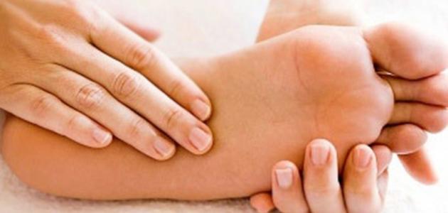 أسباب تنميل الرجل اليسرى