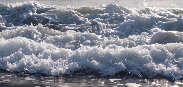 أسباب حدوث ظاهرة المد والجزر أسباب حدوث ظاهرة المد والجزر