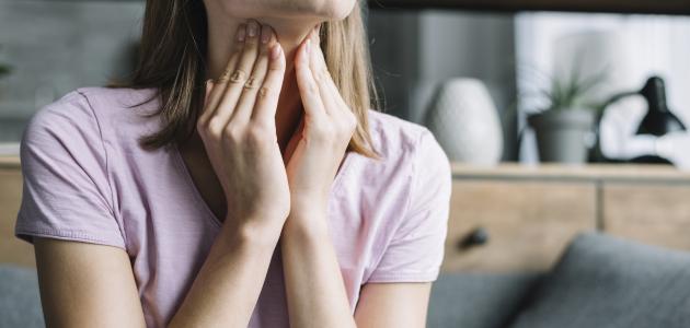 أين تقع اللوزتين في جسم الإنسان أين تقع اللوزتين في جسم الإنسان